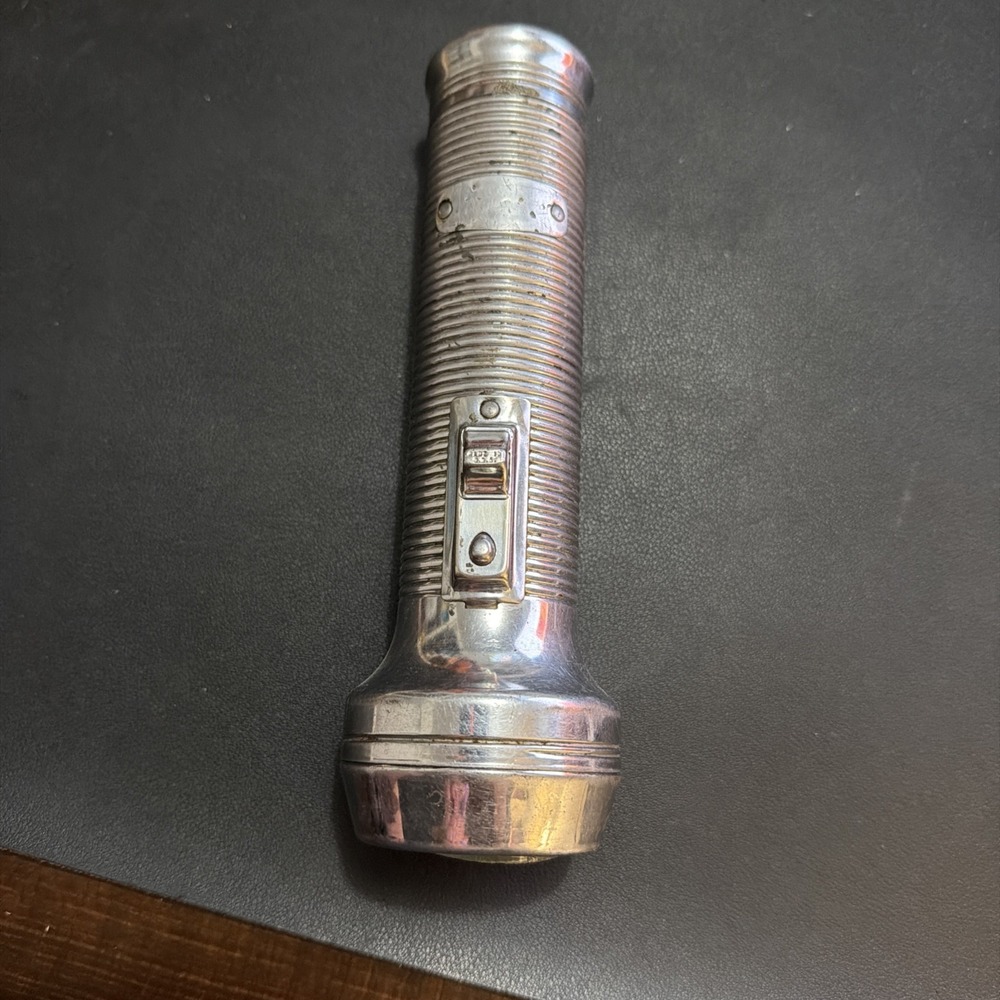 Vintage Rayovac Sportsman Ribbed Flashlight Premium Grade - Untested!